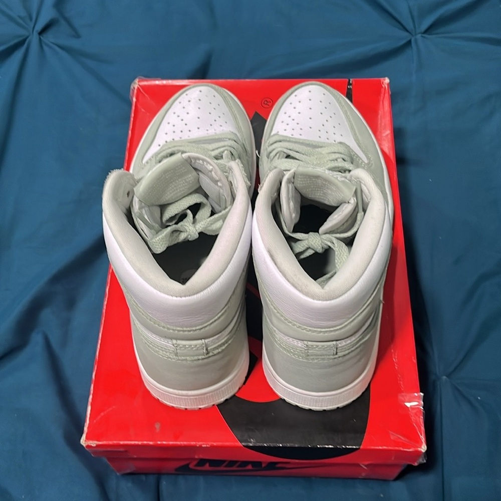 Jordan 1 high seafoam.   M7.5 / W9 - Picture 6 of 10